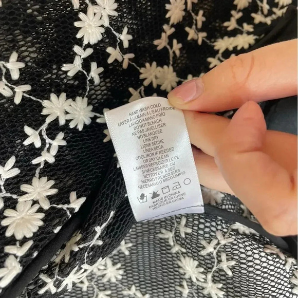 Anthropologie Sachin & Babi Black Mesh Floral
Embroidered Moto Jacket Size XS - Picture 9 of 10